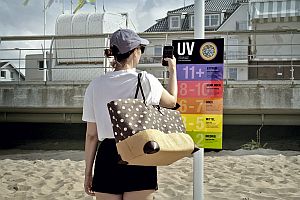 4 Scanning the UV index 1 - Flagge zeigen gegen Hautkrebs